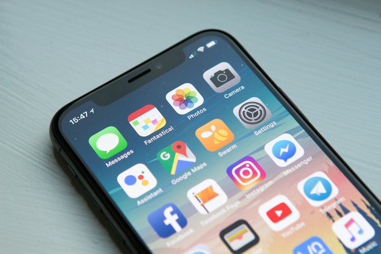 Smartphone affichant des applications